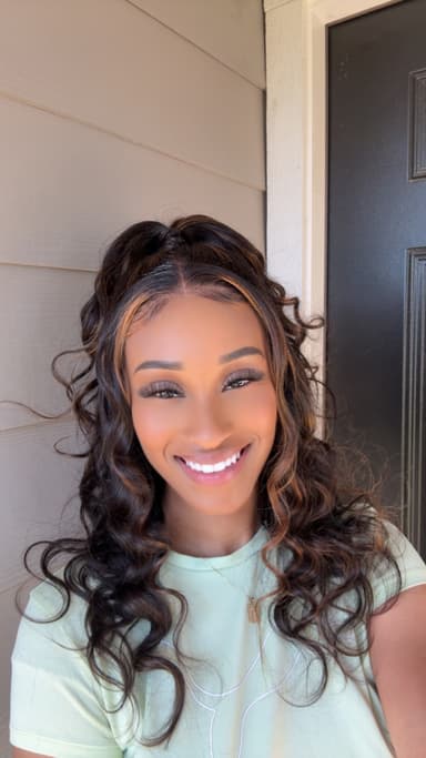 Dominique Walker ā UGC Creator on Pitchlo